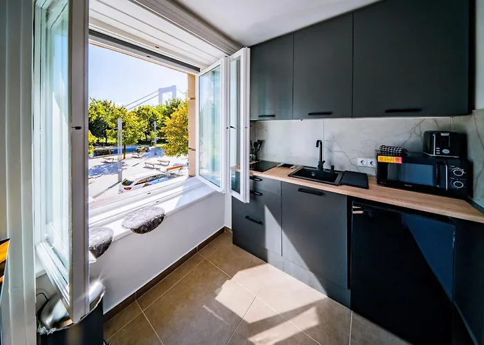 Downtown Riverfront Apartment *