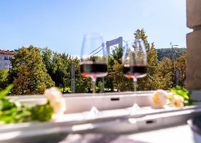 Downtown Riverfront Apartament